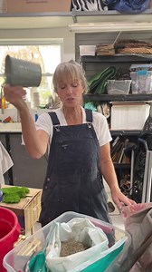 17K views · 1.7K reactions | Quick fake rock tutorial. I used vermiculite as the lightweight aggregate. The fibers are Owens Corning anti-crak nylon fibers. There are other brands of concrete reinforcing fibers available. How much concrete to make depends upon the size of your mold. I just eyeball it and mix more if needed. #retirementcanwait | Mamma Chick | Facebook