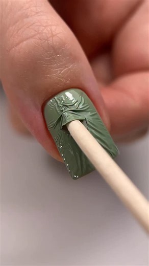 34K views · 149K reactions | Having trouble with your gel polish not curing properly?  Follow this quick and easy application routine — it really makes a difference! At the end, you’ll see both matte and glossy finishes — which one do you love more? 珞 #gelpolish #gelpolishapplication #gelnails #nailstutorial #nails | Regina Nailart | Facebook