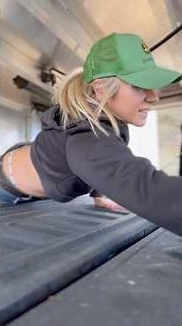 How to Hook Up a Gooseneck Trailer with Bailey #farming #truck