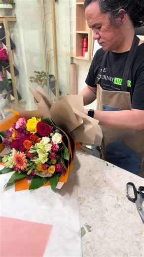 Florist Rose Arrangement Ideas for Small Flower Shops