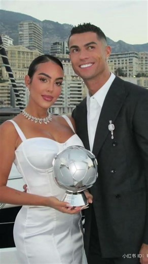 Use the edit icon to pin, add or delete clips.