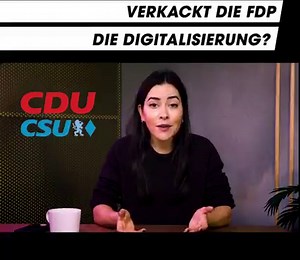Die Digitalisierung ist sowas wie Christian Lindners (FDP) Lieblingsprojekt📱🤩 Als Ampelpartei will die FDP endlich Deutschland digitaler machen. Damit macht sie seit Jahren Wahlkampf. Und Verkehrsminister Volker Wissing (FDP) und Bildungsministerin Bettina Stark-Watzinger (FDP) haben auch große Ziele, aber wirkliche Veränderungen sind nach knapp einem Jahr Ampelregierung noch nicht zu sehen. Kommt der digitale Aufbruchnoch oder hat die Ampel die Digitalisierung schon jetzt verpennt? Wie will d