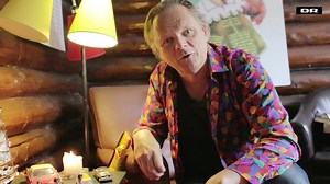 Der er historie alle vegne, men kender vi vores historie? I forbindelse med Sigurd Barretts nye program 'Rod i historien' på DR Ramasjang, har vi mødt ham til en snak om, hvorfor det er vigtigt at fortælle historier om historien - både for børn og voksne. | DR