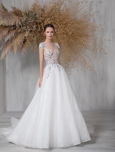 The #EllaGown by TONY WARD COUTURE is visiting us for this weekend's trunk show! Browse more styles by #TonyWard here: https://bit.ly/3ouGUBi | Kleinfeld Bridal