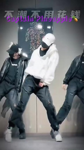 #不潮不用花钱 #菠萝队长一米九 His name is Mijiu