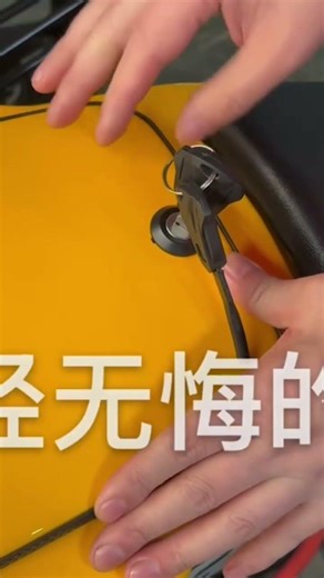 X P电摩储物箱的使用步骤