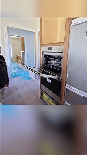 This Wall Oven Has No Handle Because It Opens With Just One Push #LuxuryKitchen #CustomHome