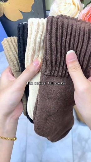 🍁 Fall fits just got cozier. ✨ Our SnuggleSteps™ socks blend buttery-soft comfort with neutral fall tones that match every outfit. Shop now -> leyaura.com/snugglesteps 🤎 5 neutral colors in every set 🧸 Mid-rise size with that perfect scrunch 👢 Designed to pair with boots & leggings | Leyaura