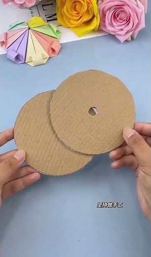 How to Make a Fun Spinning Carousel DIY Tutorial Tutorial de carrusel divertido para #CreacionesdeN