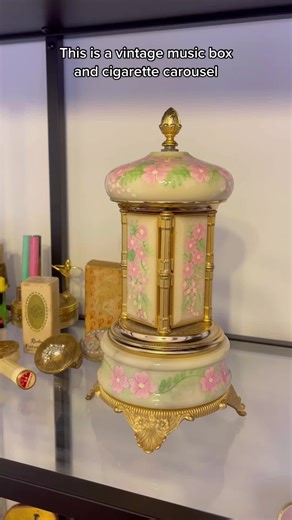 Vintage Makeup Compact Lipstick Cigarette Carousel