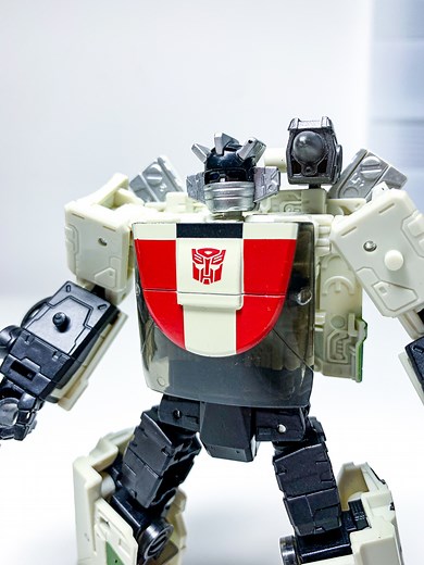 24K views · 586 reactions | Transformers Earthrise Wheeljack: The Ultimate Autobot Engineering Genius in Action! #Transformers #Earthrise #Wheeljack #Autobots #TransformersToys #ToyPhotography #TransformersFan #TransformersCollectors #TransformersCommunity #ToyCollection #RobotWarriors #AutobotEngineering #TransformersFigures #EarthriseWheeljack #OptimusPrime #Decepticons #ToyVideo #TransformersLife | Chopper’s Toys | Facebook