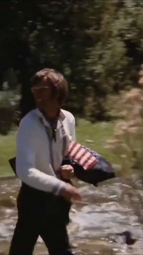 easy rider (1969): wasn't born to follow.
