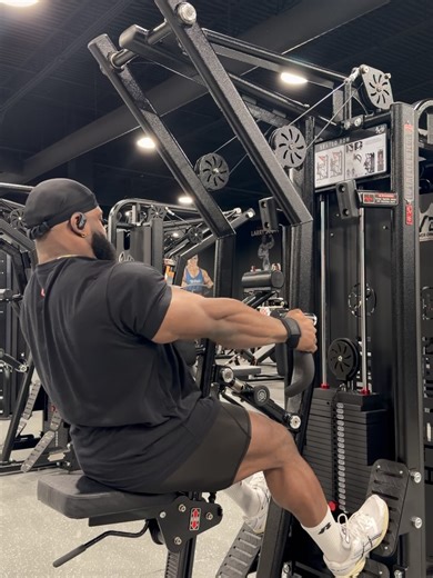 Keone Pearson on Instagram: "Another back day slide You know what that means 🧑‍🍳 @gymreapers wrist straps 💀 Code: Prodigy"