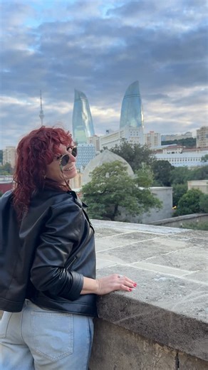 Bea Farto * solo female traveler on Instagram: "Estos 3 países están llamados a convertirse en los nuevos destinos de moda ( y quien avisa no es traidor ). 📍AZERBAIYÁN * Tiene una capital fascinante, Baku ,con arquitectura otomana ,de estilo francés y los rascacielos más increíbles . Además aquí se corre la f1 y como es un circuito urbano , cualquiera con un balcón puede verlo , sin necesidad de entrada. * Xinaliq (Khinalug)�En lo alto del Cáucaso, este antiguo pueblo ofrece vistas de montaña e