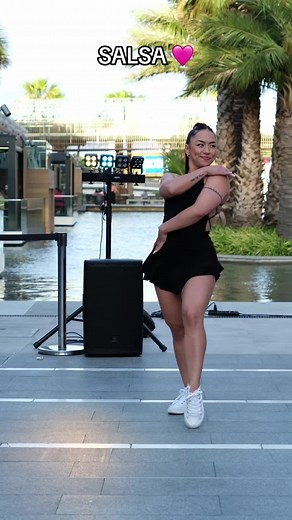 Coreografía de Salsa para Bailar Sola: Estilo Femenino