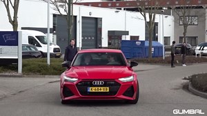 Porsche 911 wild acceleration on straight city street