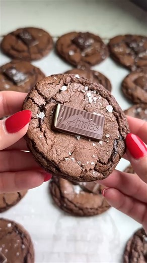 ANDES MINT COOKIES ❤️💚 comment “recipe please” and I’ll dm you the recipe link! The perfect brownie-like cookie with an Andes mint twist is so fun for your holiday cookie season! . https://krollskorner.com/recipes/desserts/chocolate-andes-mint-cookies/ . Ingredients ▢ 1¾ cups all-purpose flour (spooned and leveled ) ▢ 1/4 cup unsweetened cocoa powder ▢ 1 tsp. baking powder ▢ 1 tsp. cornstarch ▢ 1/2 tsp. salt ▢ 1/2 tsp. espresso powder (optional, but recommended) ▢ 8 Tbsp. unsalted butter ▢ 4 oz