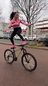 203K views · 2.9K reactions | Mettez vos 3 emoji les plus récents en commentaire  Moi :  | Cleopatre Thomas | Facebook