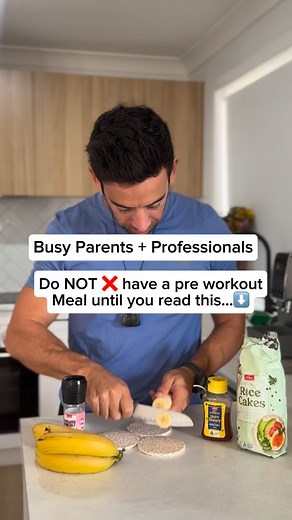 Comment Pre workout for 30 easy pre workout meals Your pre-workout meal should make your training feel BETTER…not make you feel sick, heavy or slow. If eating too close to training upsets your stomach, it doesn’t mean you “can’t eat before training” , it just means you haven’t found the right type of food yet. Here’s what works for most people: 45 mins before - quick carbs - easily digested - low fat, low fibre Think: toast, fruit, crumpets, rice cakes, yoghurt. 1–1.5 hours before - something mo