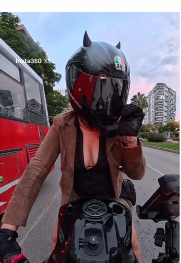 Motor Vibes: Keşfet Havuz ve Motosiklet Keyfi