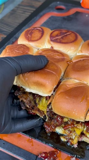 Delicious Bacon Jam Cheeseburger Sliders Recipe