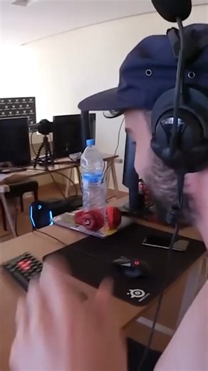 J’EXPLOSE UN ÉCRAN D’ORDINATEUR … 🤬 #rage #crouton #vacances #fornite #gaming | LeBouseuh