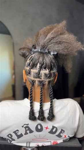 Equipe Bella Hair Styler 💕✨ on Instagram: "Ja salva pra não esquecer como faz🫶🏽 #twist #tutorial #fy"