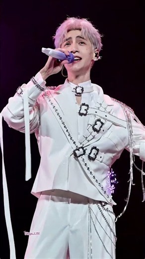 "Charming Celebrity" Cantonese Song 🎶🎤 | Xi Jie Infinite Theatre Guangzhou Concert ✨ #luoyunxi #罗云熙
