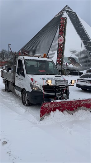 MediaMarkt Oldenburg on Instagram: "❄️ Sturm Elli in Oldenburg ❄️ Auch wenn Elli gerade ordentlich Schnee bringt bei uns im MediaMarkt ist heute ganz normal geöffnet! 😊 Der Schnee ist weg und unsere Parkplätze sind wieder frei & sicher 🚗❄️ Drinnen ist es schön warm, alles läuft wie gewohnt 🔥 Unsere Marktplatz Aktion findet wie geplant statt mit einer kleinen Überraschung und leckeren Snacks für euch 🍽️✨ Ganz ohne Stress wir freuen uns einfach auf euch 🤍 #schnee #oldenburg #mediamarktoldenbu