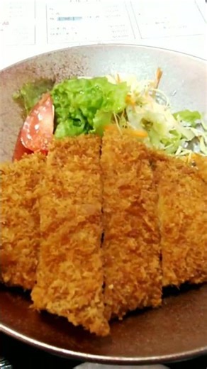 島根県 美又温泉国民保養センター内のレストランで、トンカツ定食を食べてみた‼️めちゃくちゃ美味しい😃アツアツでサクサク。感動したよ🎵