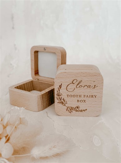 Made from beautiful beechwood, these keepsake boxes are the perfect place to store your little one’s precious firsts 🤍 From a first tooth to a treasured curl (or even a visit from the tooth fairy ✨). Choose from 3 timeless designs, 3 wording options, and personalise with your little one’s name for a truly special keepsake. #KeepsakeBox #PersonalisedGifts #LittleOnesFirsts #Beechwood #babykeepsakes