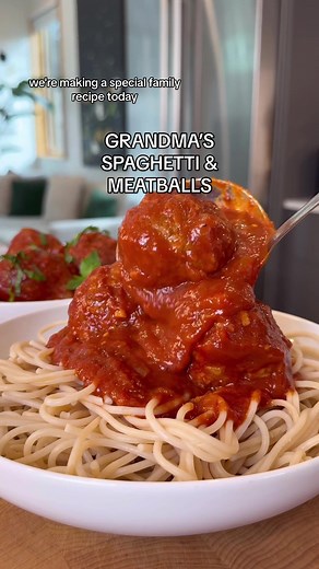 GRANDMA’S SPAGHETTI & MEATBALLS
