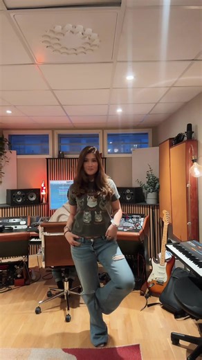 Ihhh mwaaa💋🫦 #singer #studio #viral #furdich #ootd