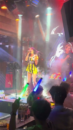 The musical nights of Beijing Houhai, the vibes are instantly maxed out!