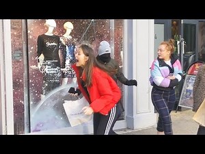 People run Screaming so Loud : Mannequin Prank