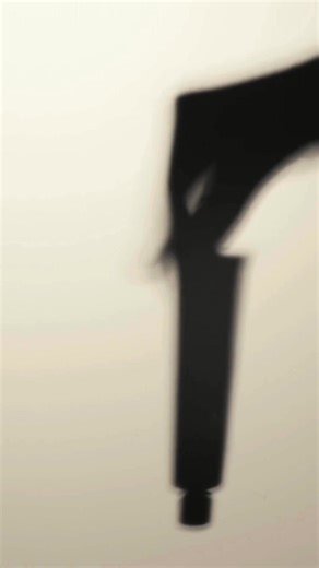 ✨ Quanto amiamo le nuove nuance di Topchic Zero? Tantissimo. Perché sono luminose, delicate, perfettamente miscelabili e capaci di valorizzare ogni tipo di bellezza. 💚 Ma non è solo questione di colore. Topchic Zero è anche una scelta consapevole: ✔️ Senza ammoniaca ✔️ Con il 94% di ingredienti di origine naturale ✔️ Biodegradabile fino al 98% Un colore che rispetta i capelli, la cute e l’ambiente. Per un risultato professionale, pulito e naturalmente straordinario. | Goldwell Italia