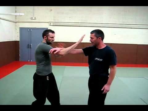 Défense sur coup de poing direct