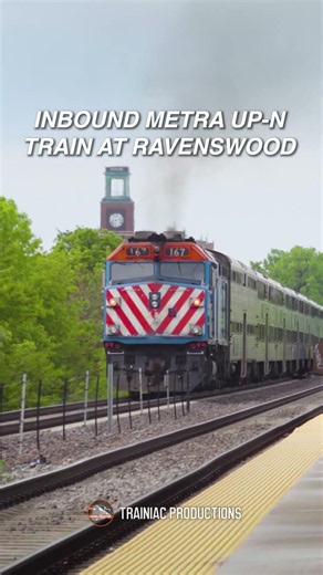 Metra F40PH-2 Shoving at Ravenswood Station