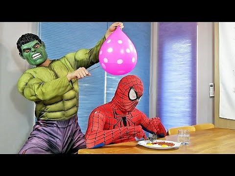 Spider Man Hulk İn The Kitchen WATER BALLOON PRANK!