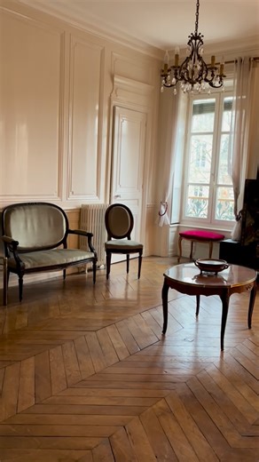 Hemerys Immobilier on Instagram: "📍Lyon 3 🏠 Appartement de 130m2 ⛪️ Vue exceptionnelle sur Fourvière 🛏️ 3 chambres et 1 bureau 🏫 Commerces et transports à proximité ✔️Alliant cachet, confort et emplacement privilégié, cet appartement sera parfait pour votre nouveau cocon familial ! 📩 Pour plus d’informations, contactez Benjamin Martinez au 07.60.14.53.38 #achatimmobilier #agenceimmobiliere #projetimmobilier #appartement renovation"