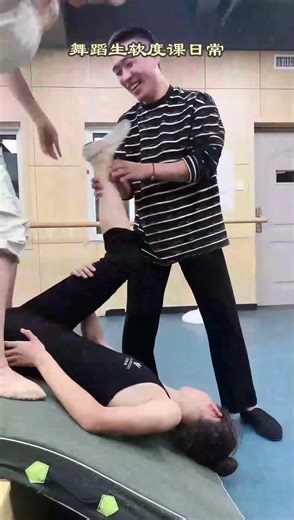 Stretching exercises#shorts#youtubeshorts#dancer#flexibility#gymnastics#ballet#danceclass#yoga