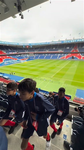Ici c’est Paris🤩 15 young players from the PSG Academy France experienced an unforgettable moment as they met the Paris Saint-Germain first-team players at the Parc des Princes during a truly exceptional afternoon ✨❤️💙 #psgacademy #psg | Paris Saint-Germain Academy