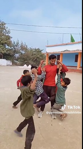 Fun bicep challenge with kids 😄💪 Strong arms, happy moments & full energy! #bicepchallenge #funworkout #kidsfun #familyfitness #strongarms #fitnessfun #tiktokfitness #fyp
