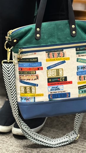 Emmaline Bags - Janelle MacKay on Instagram: "Feeling bookish? 📚 Our team member Tennille made this stunning Aberdeen Tote, using a mix of waxed canvas, Prairie faux leather, and the amazing #bookclub canvas from @riflepaperco #Curio collection. So pretty with the gold hardware. 💚💙 • Pattern: The Aberdeen Tote by @hammerstitchbags • All supplies used including the pattern can be found at our shop! We even have KITS! #aberdeen #hammerstitchbags #riflepaperco #waxedcanvas #fauxleather #isewbags