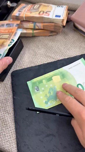 7.9K views · 512 reactions | Counting & crinkling euro notes — just for the sound and the visuals  Pure ASMR vibes, no real transactions  #asmr #fyp #fürdich #cash #euro #geld #oddlysatisfying #counting | Euro Whispers ASMR | Facebook