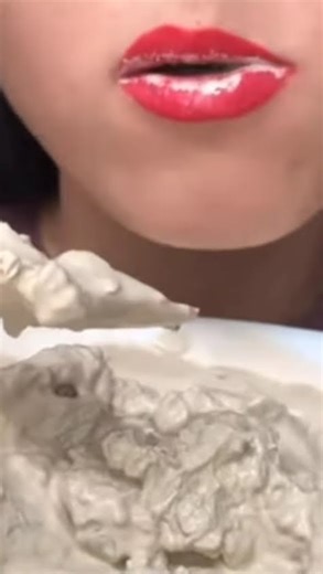 chalk paste crunch #mukbang #asmr #chalk #eating #duet #relaxing #food #shorts