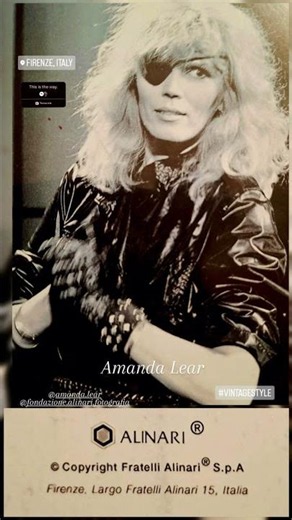 Amanda Lear (1977): Il Look Iconico di "Queen of Chinatown" nella Rara Foto Alinari. #robimunta