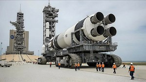 Nasa crawler transporter carrying rocket | PopCrafts