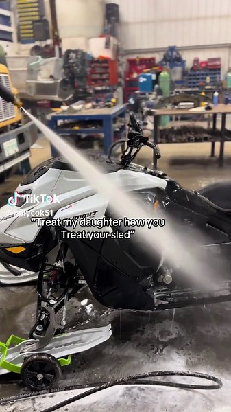 #ggbracecan #needsnownow #snomobile #skidoo #BRP | snow mobile