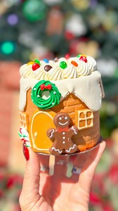 New Gingerbread House Petit Cake at Disney Springs!!🎄🍪🎅 Layers of gingerbread chiffon, marshmallow mousse, milk chocolate mousse, and salted caramel — absolutely delicious! 🤎🍫🎅🏼 📍Amorette’s Patisserie – Disney Springs 💵 $26 📅 Available 11/12 – 01/04 🎄Find all the Disney Springs Holiday Treats now on our website: EnchantedFoodieGuides.com – Link in bio! . . . #DisneyWorld #DisneySprings #DisneyHolidays #DisneyFoodie #DisneyTreats #DisneyChristmas #HolidaySnacks #DisneyFoodie #Disneyfor